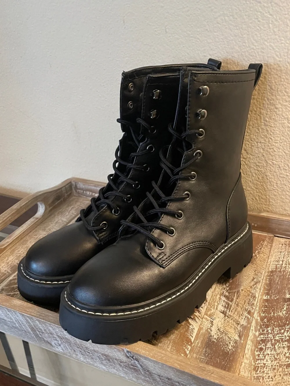 Wild Fable Women's Black Logan Lug Combat Boots with Memory Foam Insole Size 8 - Picture 3 of 10